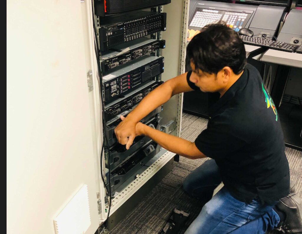 DCX Data Center Cloud Team performing physical DELL EMC storage upgrade