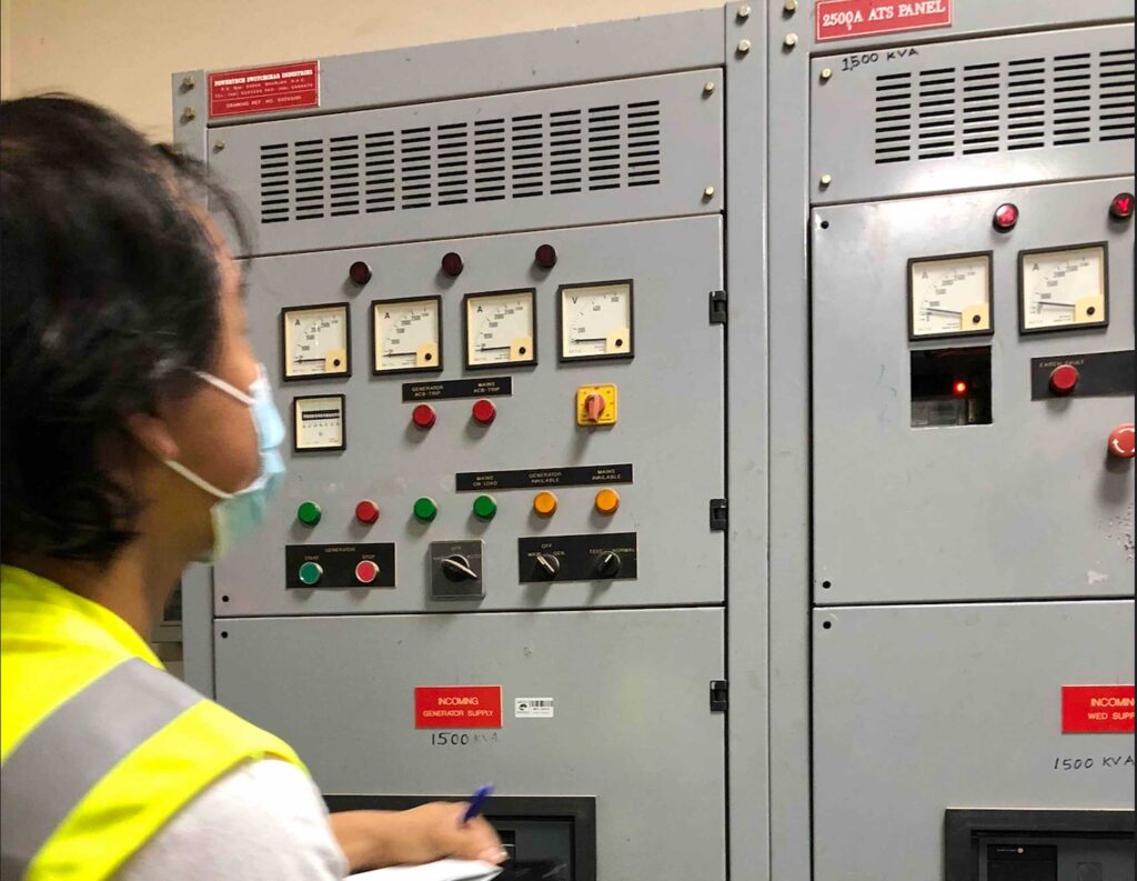 DCX team performing audit for Schneider Electric Switchgears 2500amp